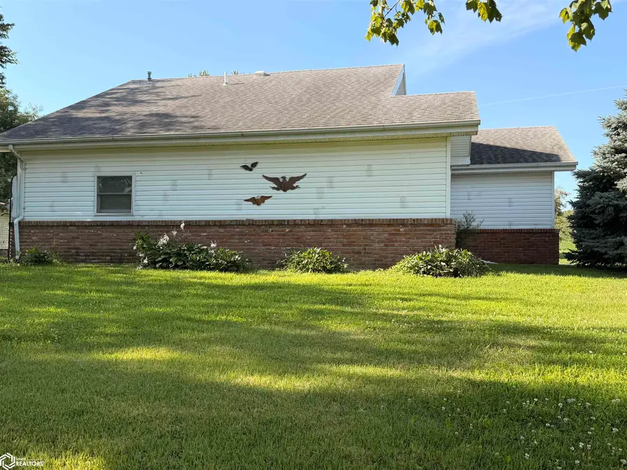 1001 Cherry Hills Drive, Shenandoah, IA 51601 - #2