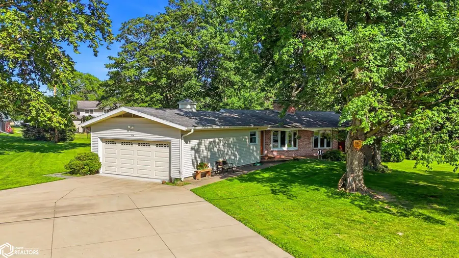 304 S Cedar Street, Wapello, IA 52653 - #2