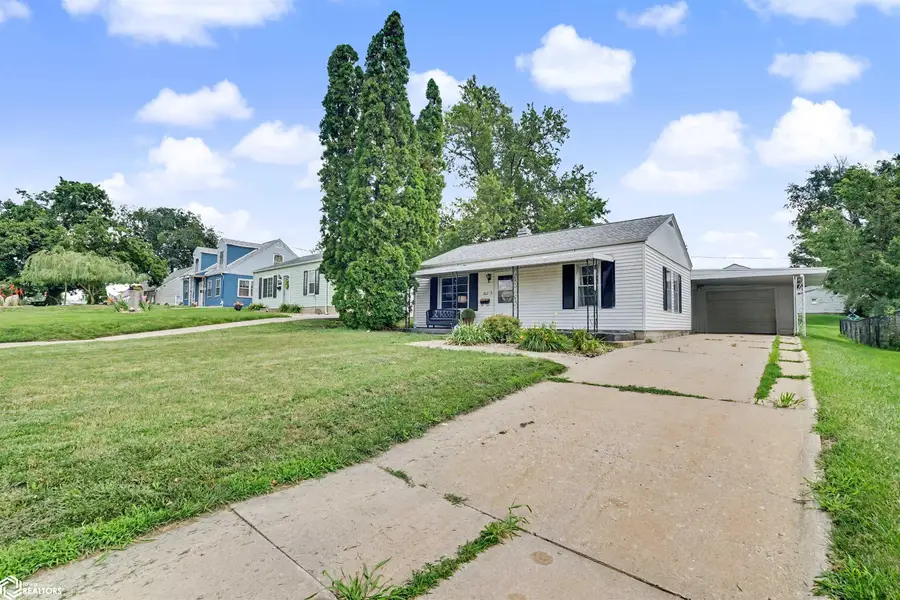 1012 S 7th Avenue, Marshalltown, IA 50158 - #2