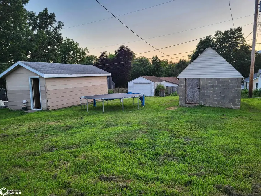 1007 S 7th Avenue, Marshalltown, IA 50158 - #3