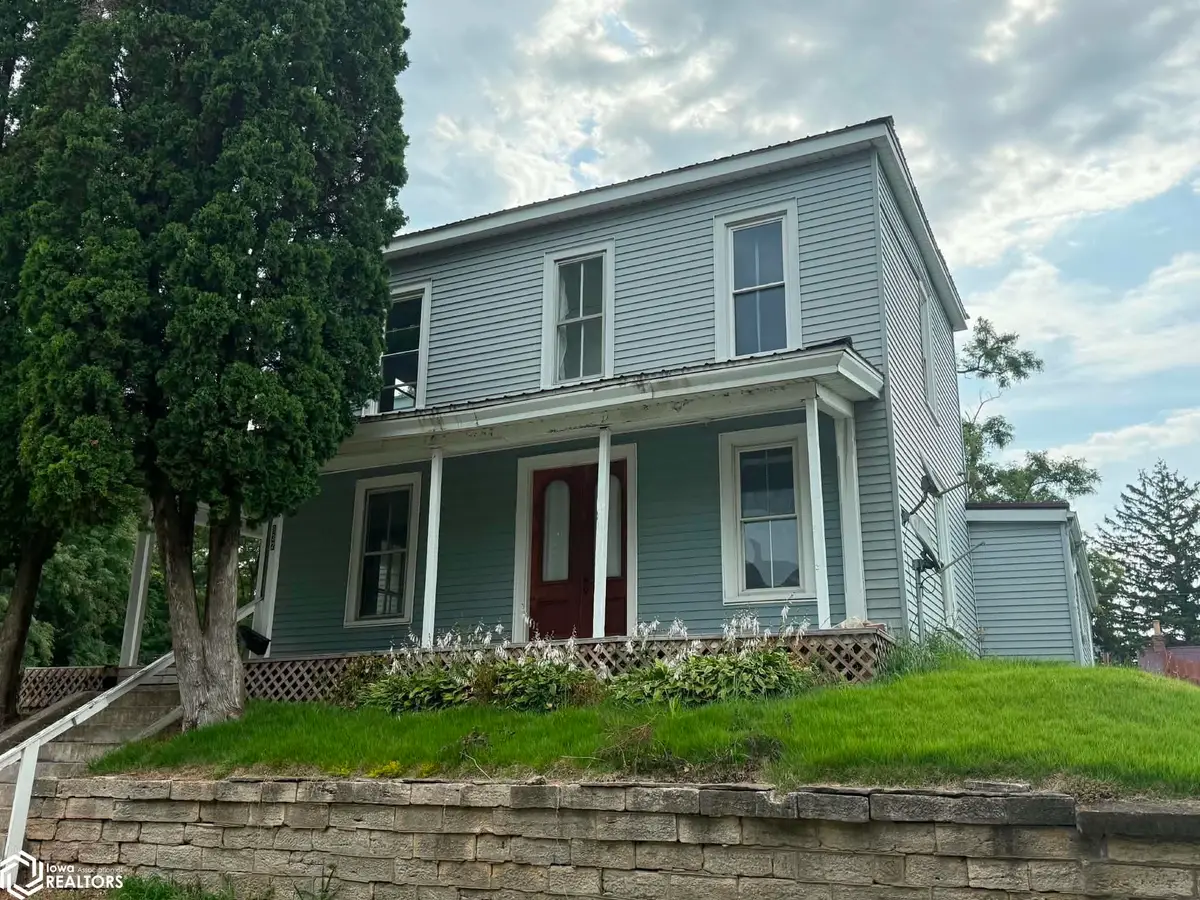 832 N 5th Street, Burlington, IA 52601 - #1