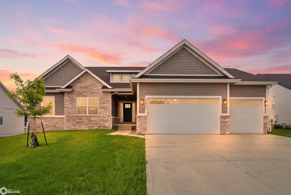 2227 Green Leaf Circle, Norwalk, IA 50211