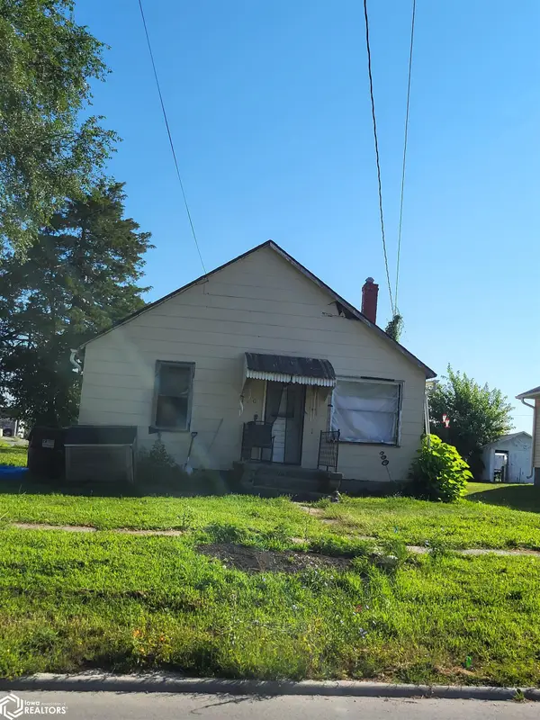 1207 Osceola Avenue, Chariton, IA 50049