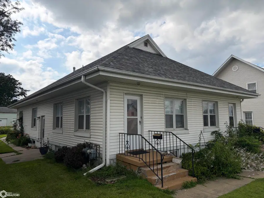 406 N 3rd Avenue, Marshalltown, IA 50158 - #3