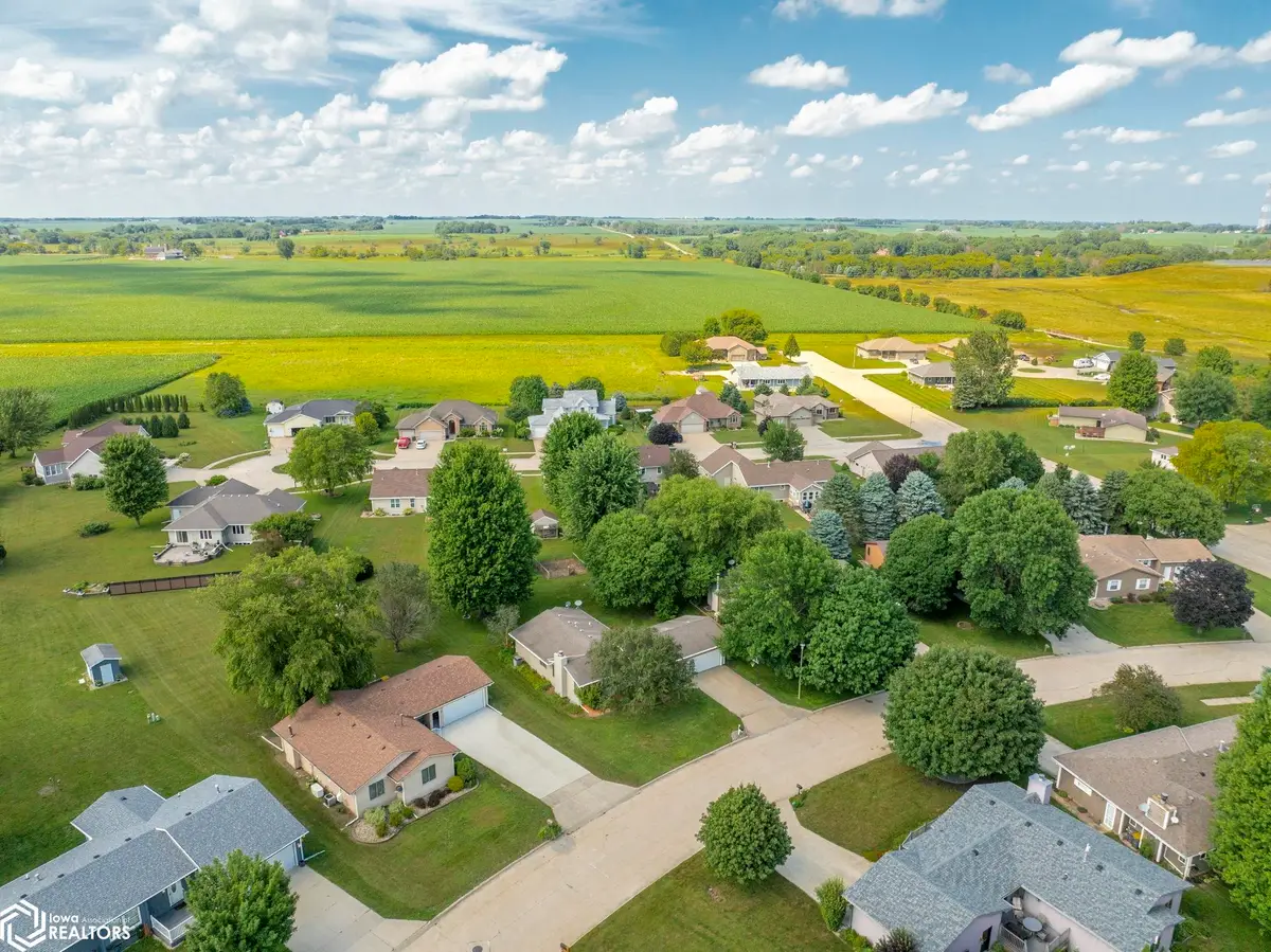 22 Charlestown Square, Mason City, IA 50401 - #1