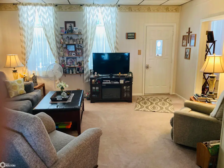 1213 N 6th Street, Burlington, IA 52601 - #2