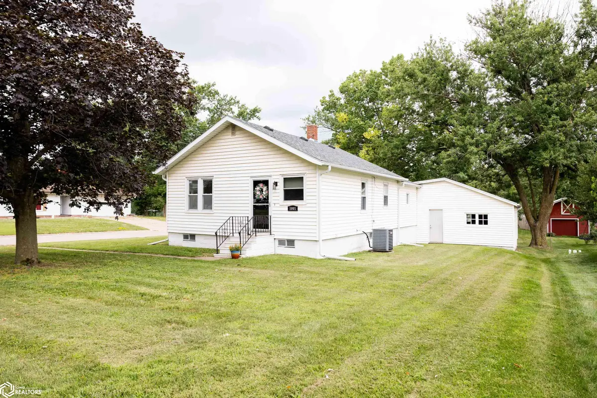 1001 N 8th Street, Chariton, IA 50049 - #1