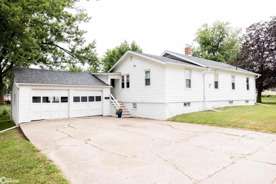 1001 N 8th Street, Chariton, IA 50049 - #2