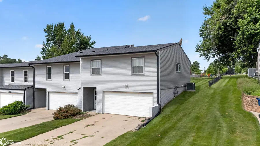 2301 S 5th Avenue, Marshalltown, IA 50158 - #2