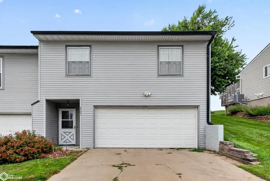 2301 S 5th Avenue, Marshalltown, IA 50158 - #3