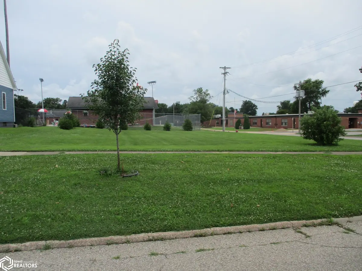 400 Lincoln Street, Dysart, IA 52224 - #1