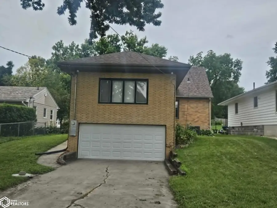 927 S 16th Street, Fort Dodge, IA 50501 - #3