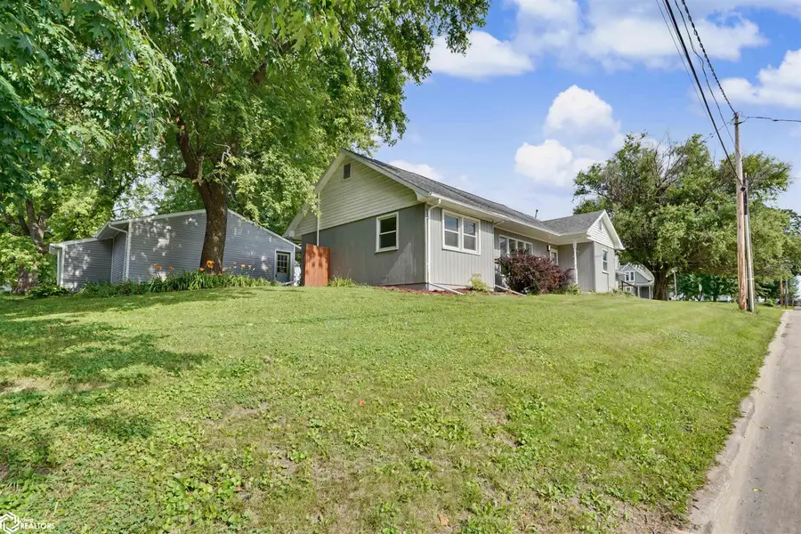 303 S Locust St., Mount Pleasant, IA 52641 - #2