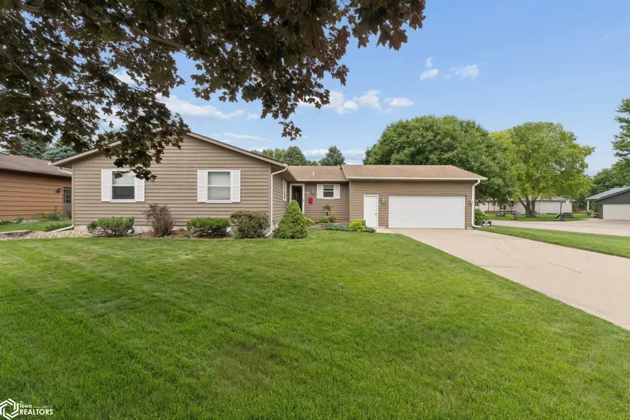 25 Charlestown Square, Mason City, IA 50401 - #2