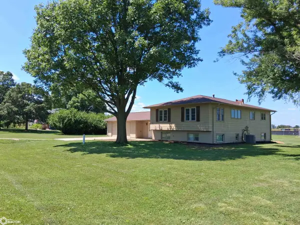 107 College View Lane, Marshalltown, IA 50158