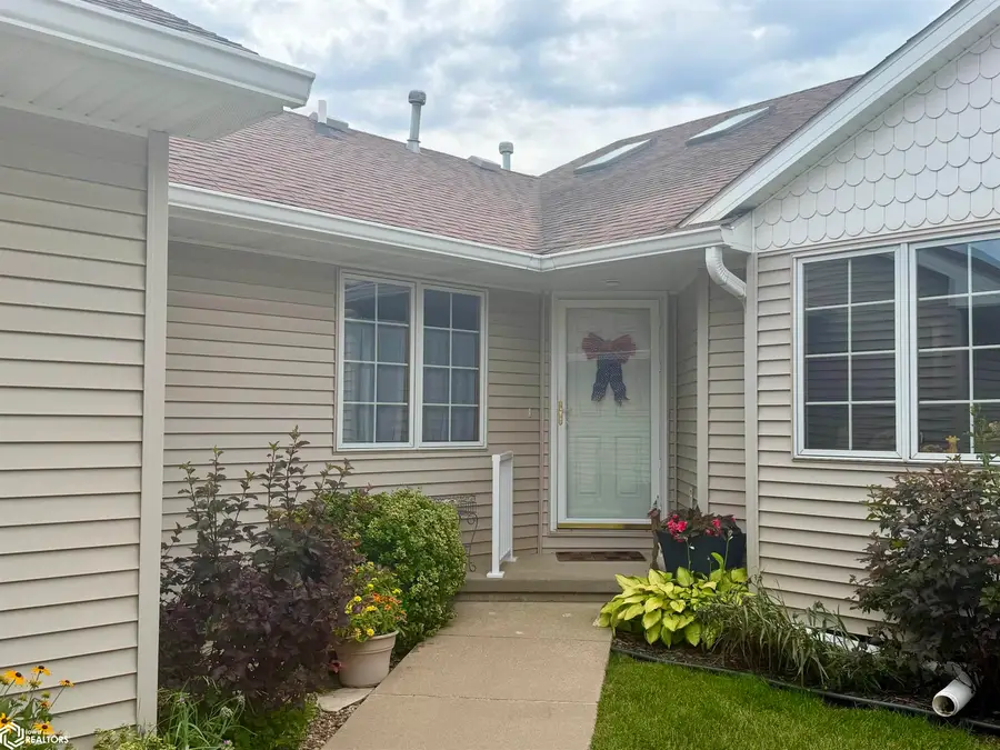 15674 Sheridan Avenue, Clive, IA 50325 - #2
