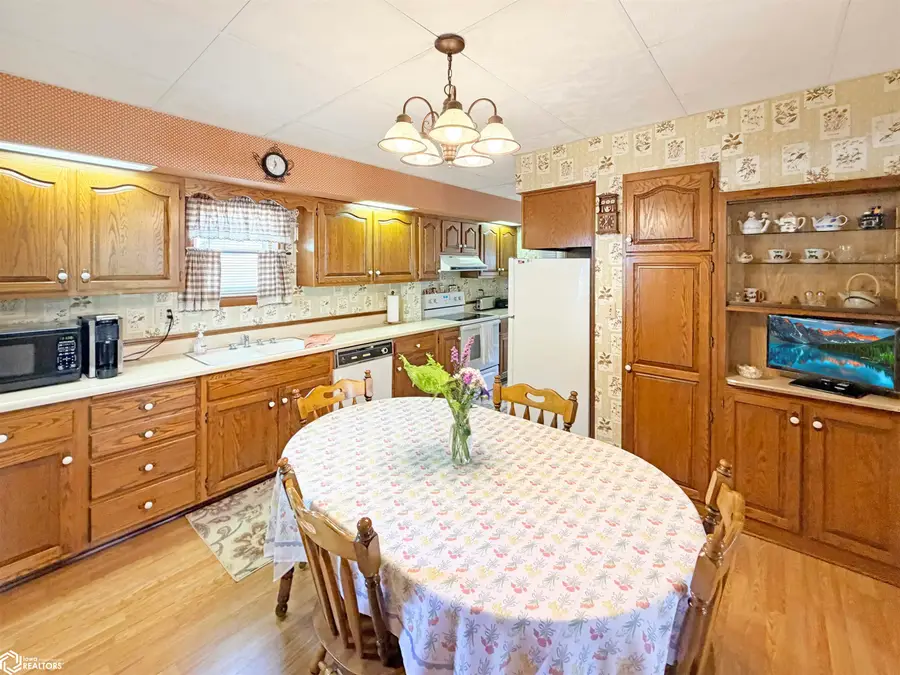 302 3rd Avenue Se, Hampton, IA 50441 - #2