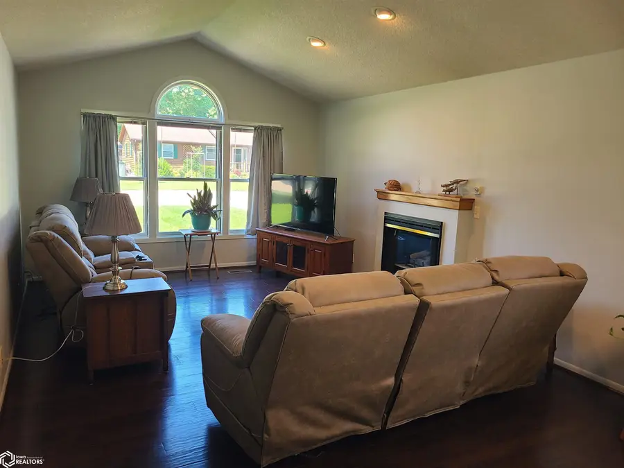 521 24th Place Sw, Mason City, IA 50401 - #2
