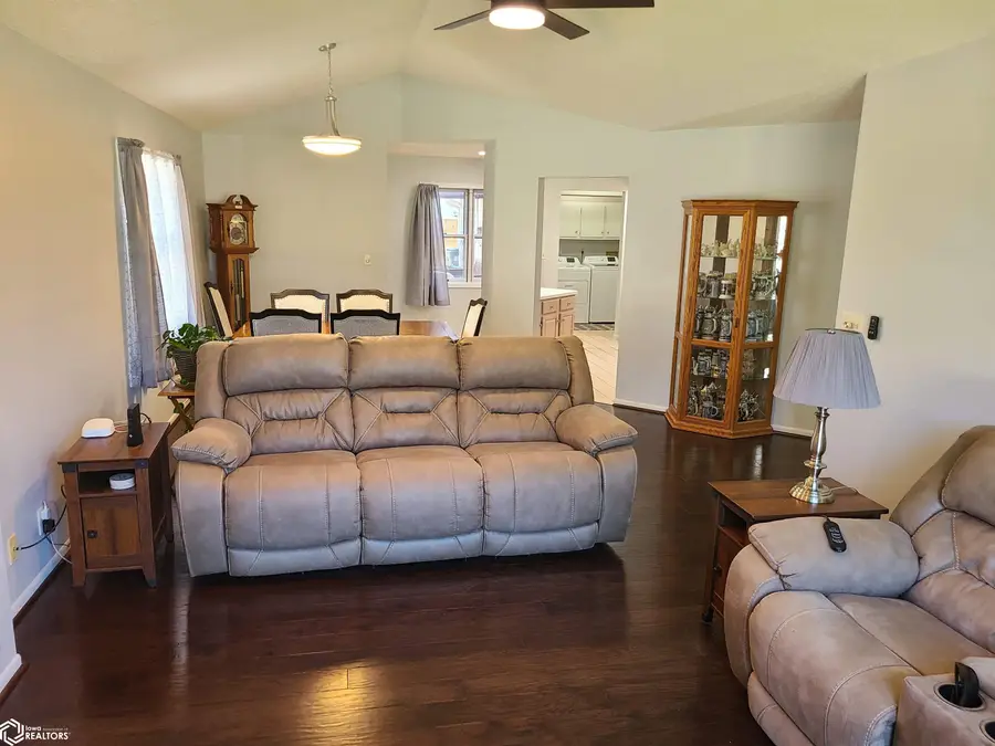 521 24th Place Sw, Mason City, IA 50401 - #3