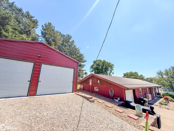 5251 Drake Drive, Brooklyn, IA 52211