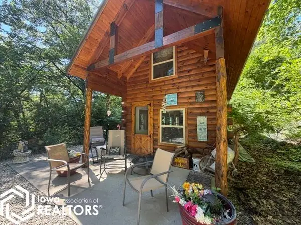 3085 E Lakeshore Drive, Brooklyn, IA 52211