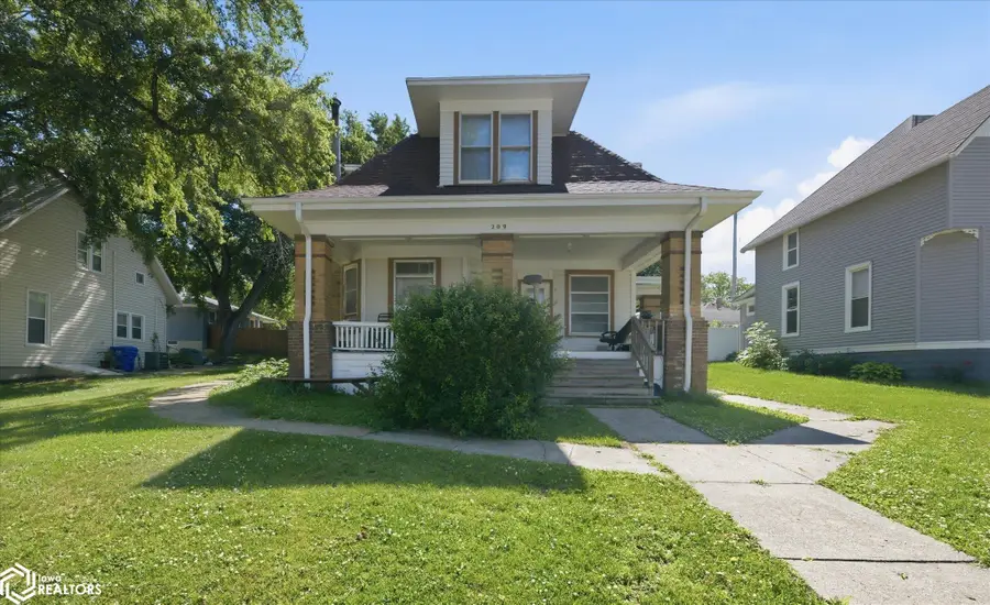 209 N Walnut Street, Avoca, IA 51521 - #2