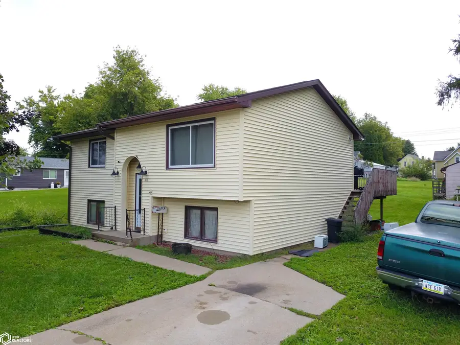 416 Spring Street, Grinnell, IA 50112 - #2