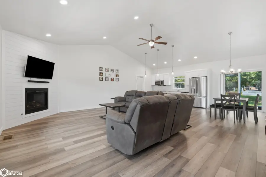 206 Laci Dru Drive, Mediapolis, IA 52637 - #2