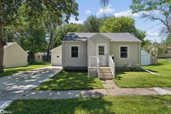 1007 9th Avenue N, Clear Lake, IA 50401