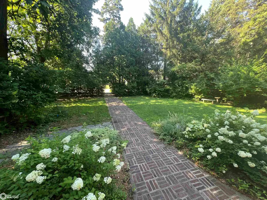 707 E Burlington Avenue, Fairfield, IA 52556 - #3