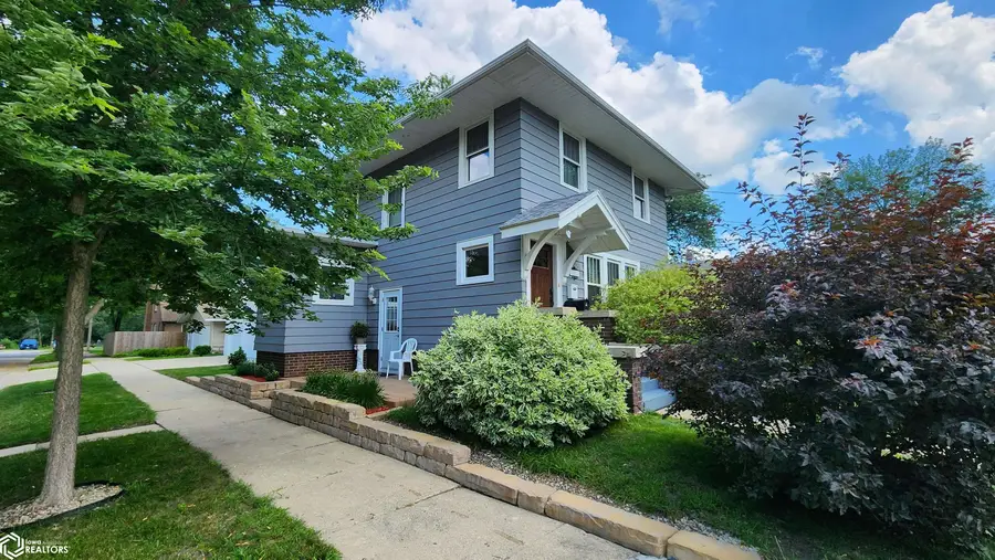 864 3rd Street Nw, Mason City, IA 50401 - #3