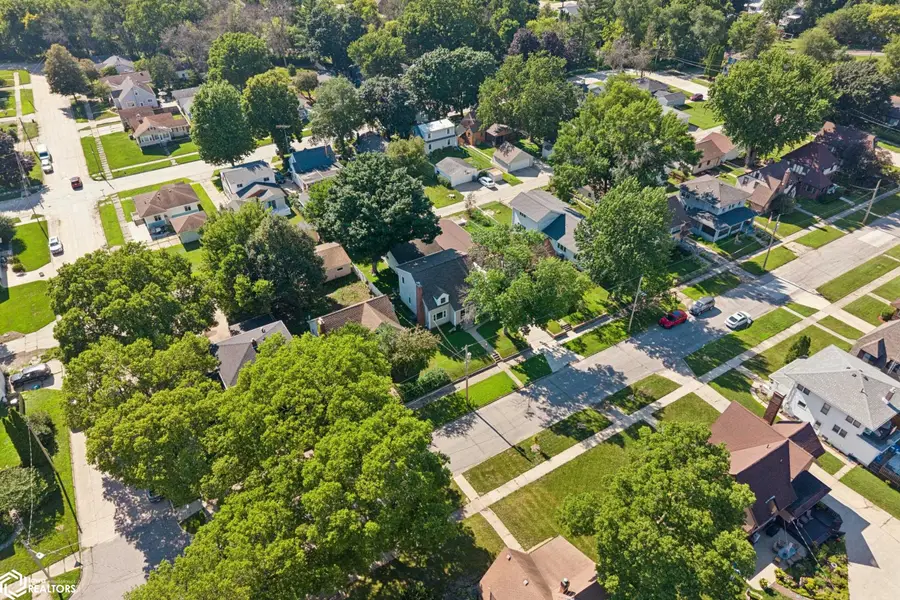212 S Vermont Avenue, Mason City, IA 50401 - #3