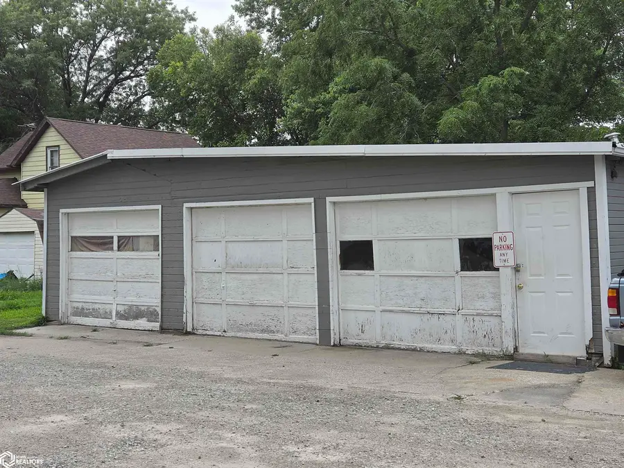 1110 Hamilton Avenue, Grinnell, IA 50112 - #3