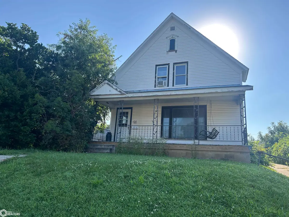 104 S 12th Street, Marshalltown, IA 50158 - #1