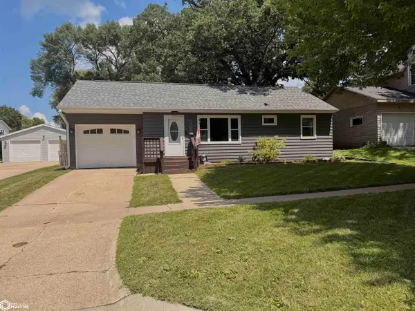 906 2nd Avenue N, Clear Lake, IA 50428