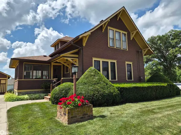 604 8th Avenue, Grinnell, IA 50112