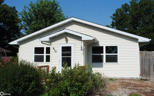 910 N 9th St, Fairfield, IA 52556