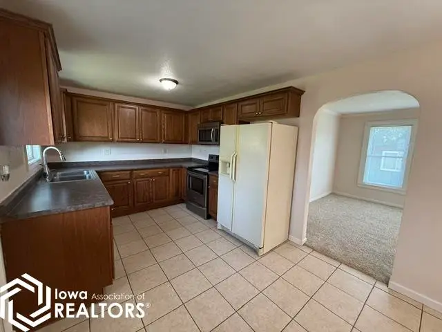 705 S Harrison Place, Mount Pleasant, IA 52641 - #3