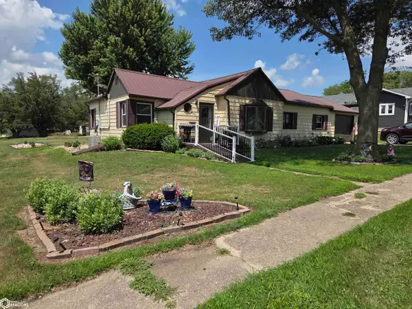 305 1st Ave, Bayard, IA 50029