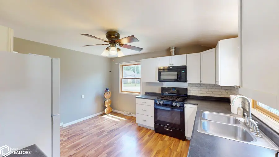 904 College Street, Plymouth, IA 50464 - #3