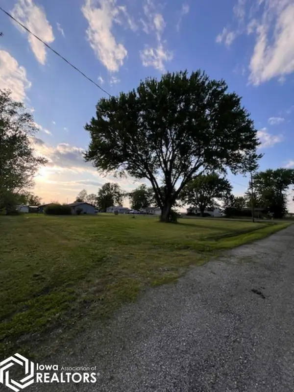 310 W Stanton, Russell, IA 50238