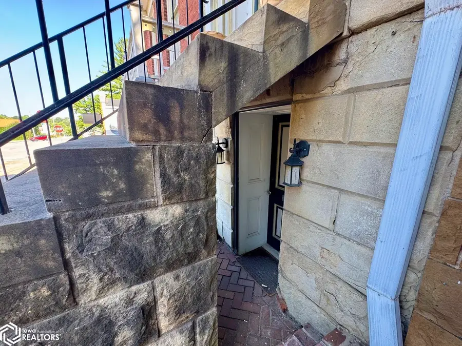 516 Washington Street, Burlington, IA 52601 - #3