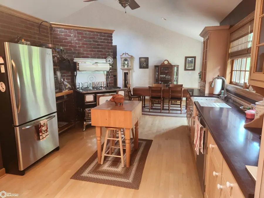 1022 Oakland Drive, Tama, IA 52339 - #2