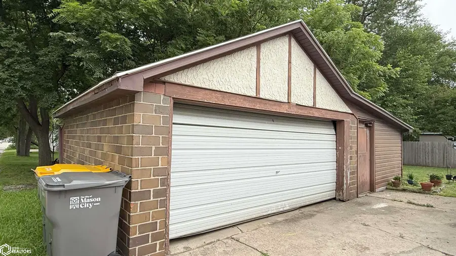 242 14th Street Se, Mason City, IA 50401 - #3