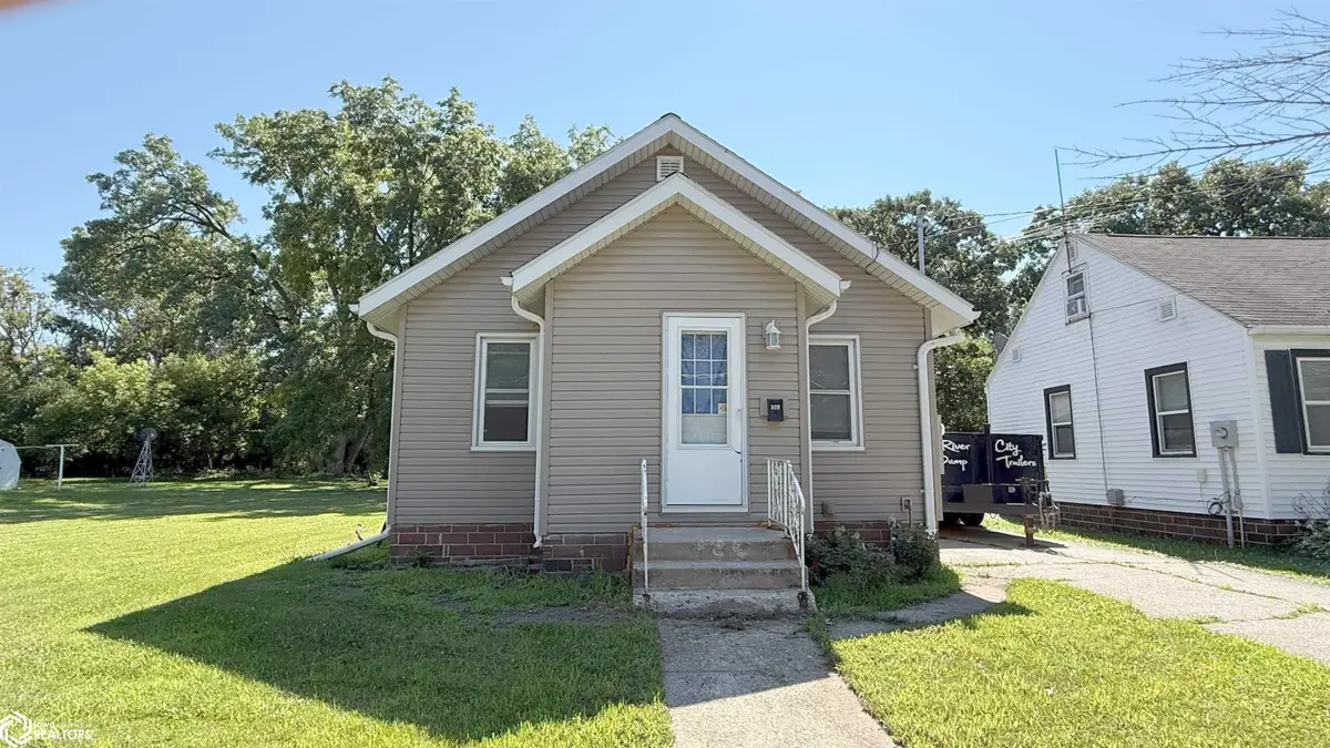 511 N Jackson Avenue, Mason City, IA 50401 - #1