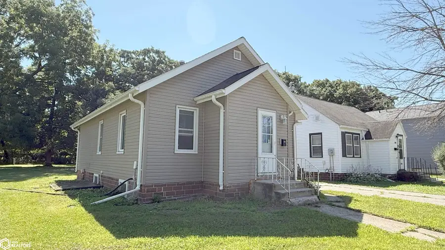 511 N Jackson Avenue, Mason City, IA 50401 - #2