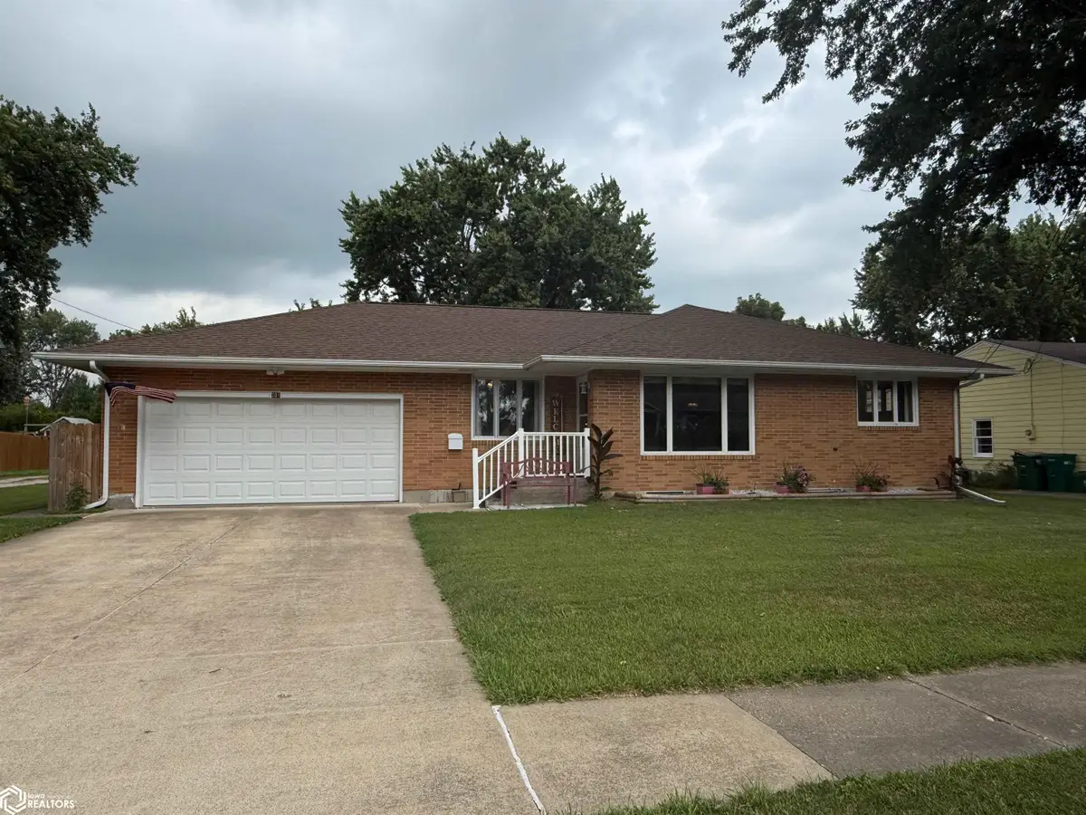 201 E Fillmore Avenue, Fairfield, IA 52556 - #1