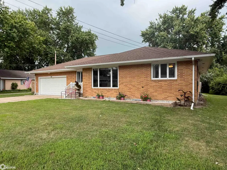 201 E Fillmore Avenue, Fairfield, IA 52556 - #2