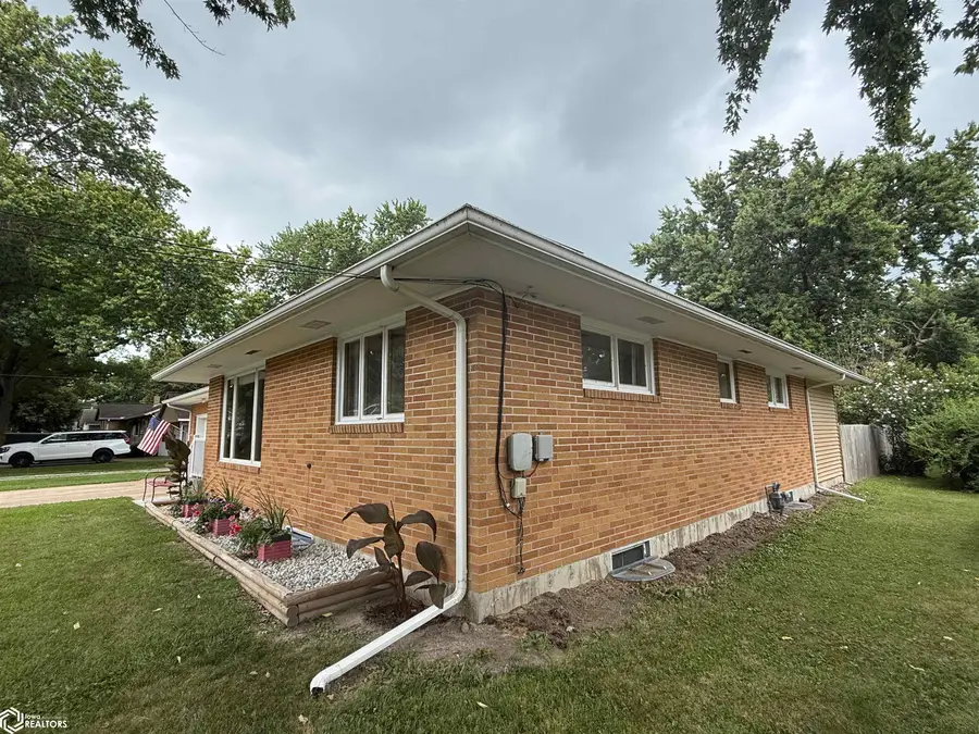 201 E Fillmore Avenue, Fairfield, IA 52556 - #3
