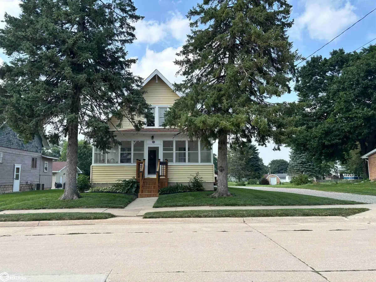 1452 SE 2nd St, Mason City, IA 50401 - #1
